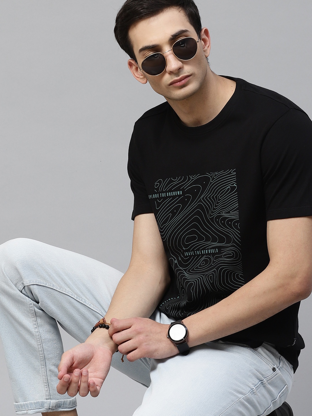 

The Roadster Lifestyle Co Men Black Grey Maze Print Pure Cotton T-shirt