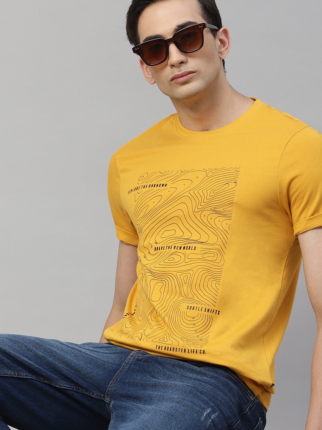 

Roadster Men Yellow Grey Maze Print Pure Cotton T-shirt