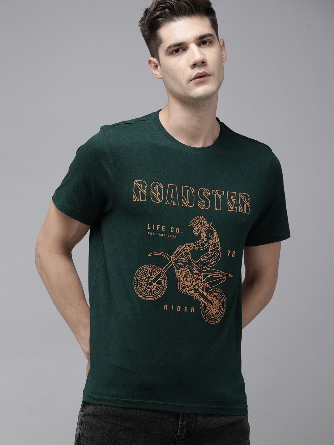 

The Roadster Lifestyle Co Men Teal Green Orange Printed Pure Cotton T-shirt