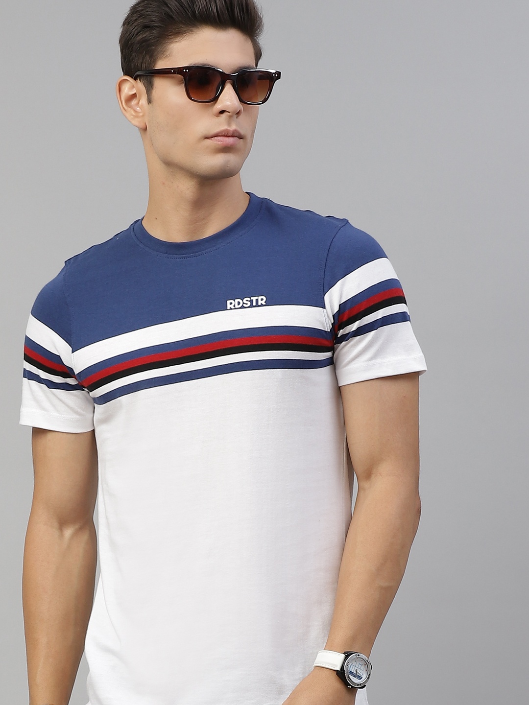 

The Roadster Lifestyle Co Men White & Blue Pure Cotton Striped T-shirt