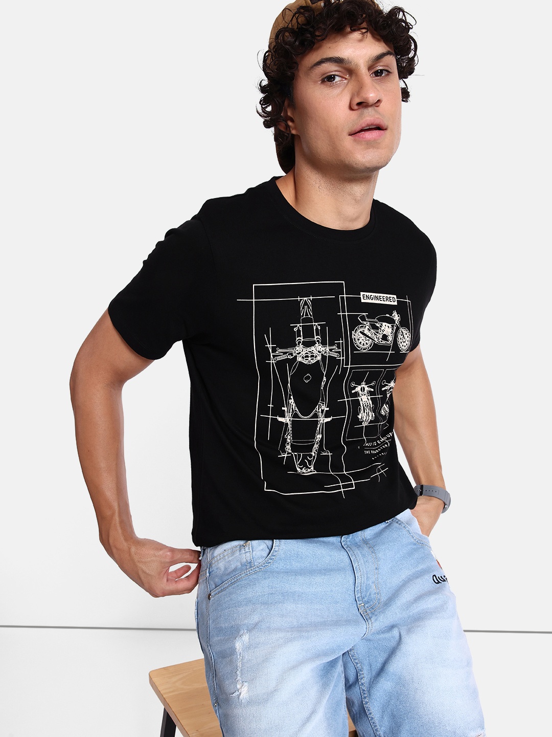 

The Roadster Lifestyle Co. Men Jet Black Pure Cotton Summertime Solace Digi Prints T-shirt