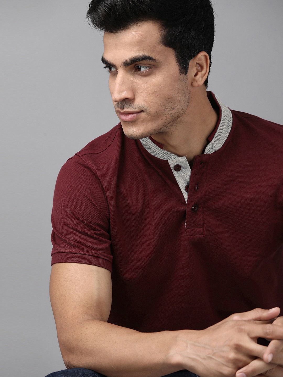 

The Roadster Lifestyle Co Men Burgundy Solid Mandarin Collar Pure Cotton T-shirt