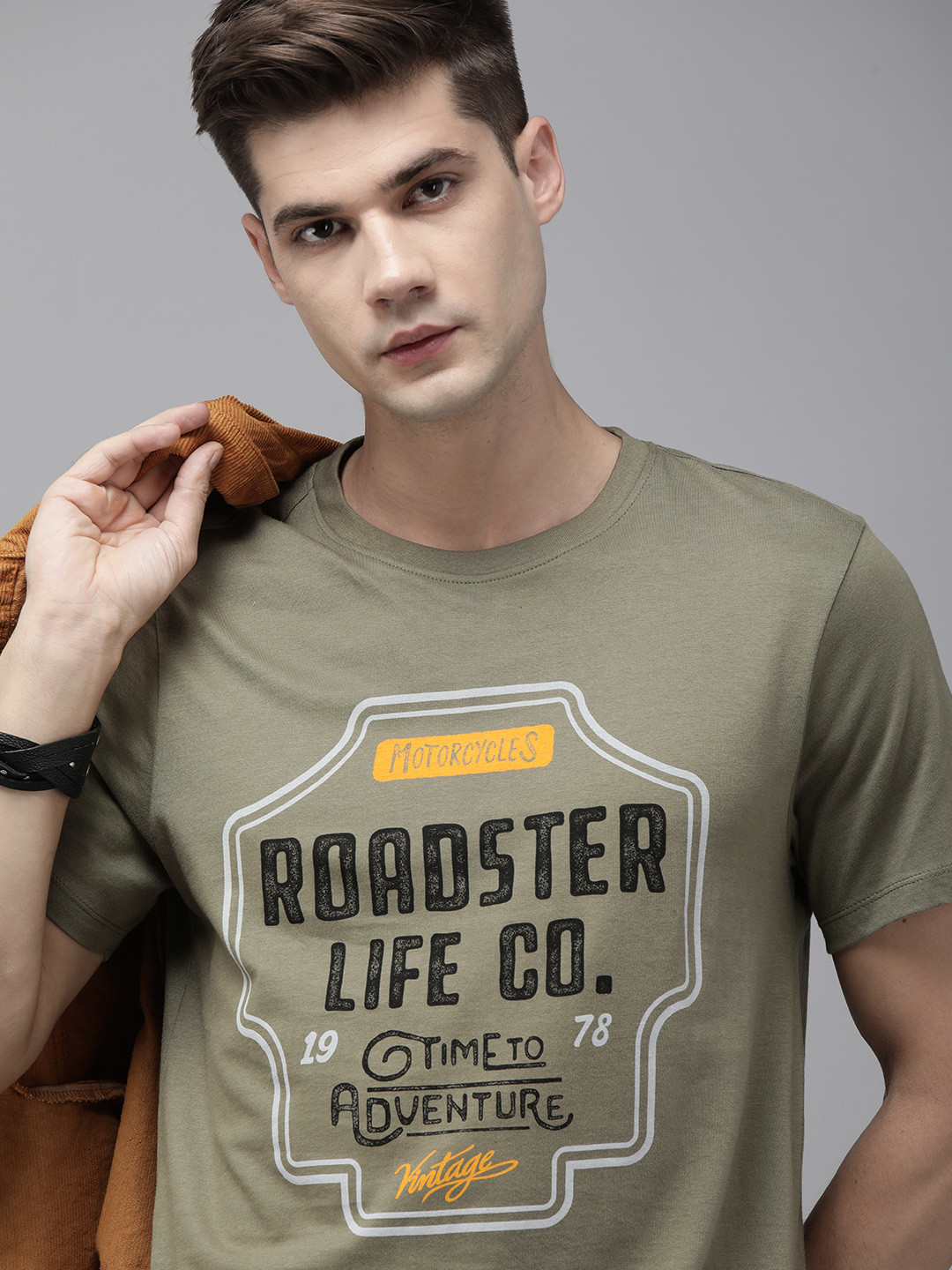

The Roadster Lifestyle Co Men Olive Green Black Brand Logo Printed Pure Cotton T-shirt