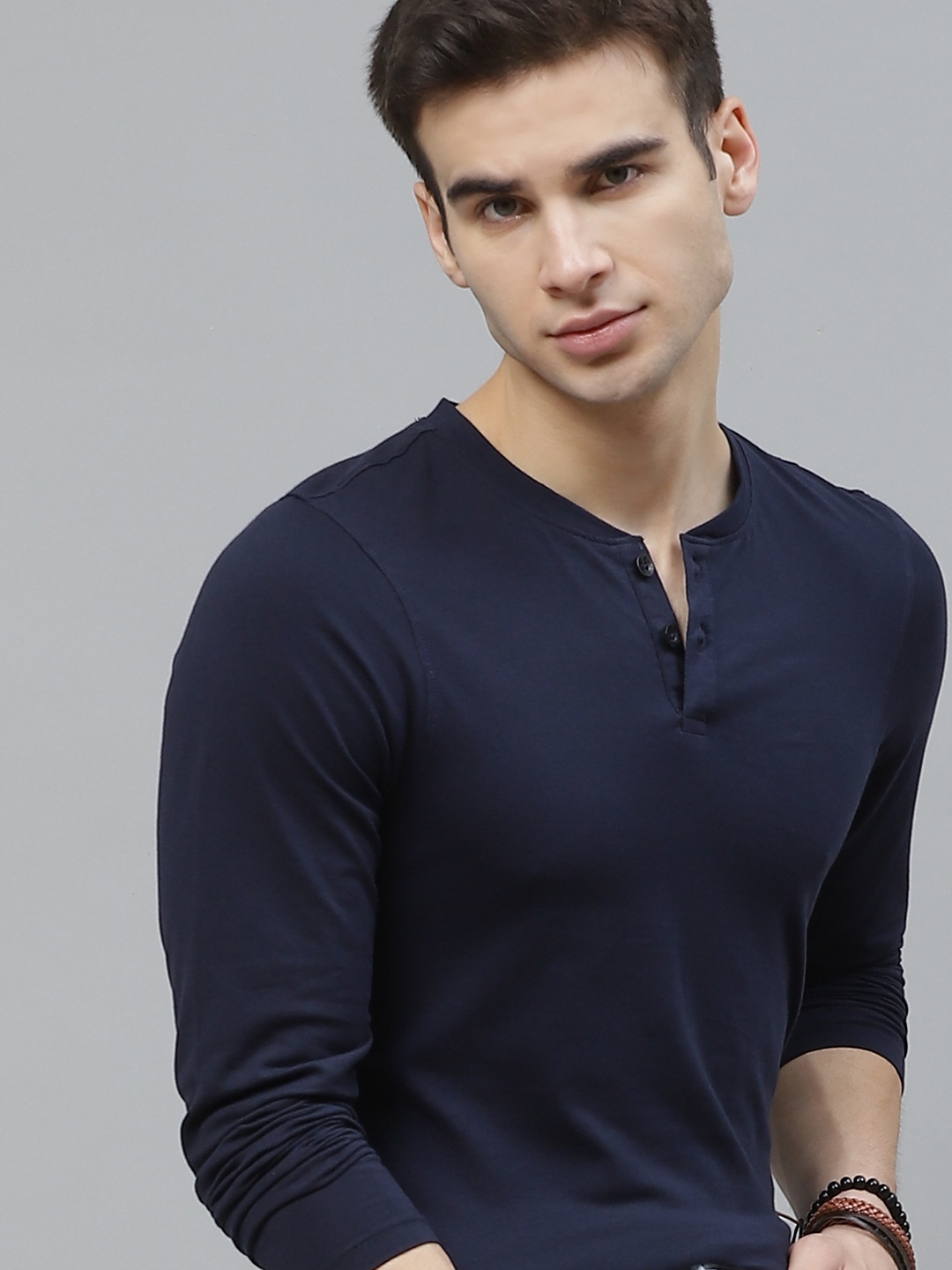 

The Roadster Lifestyle Co Men Navy Blue Solid Henley Neck T-shirt