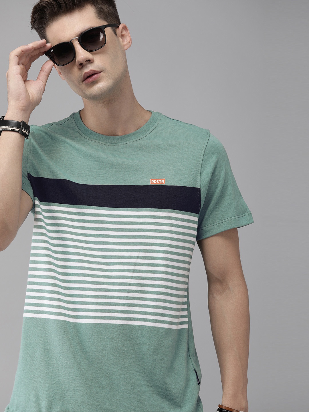 

The Roadster Lifestyle Co Men Sea Green & White Striped T-shirt