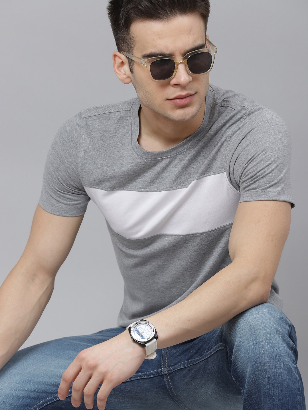 

The Roadster Lifestyle Co Men Grey Melange & White Colourblocked Round Neck T-shirt