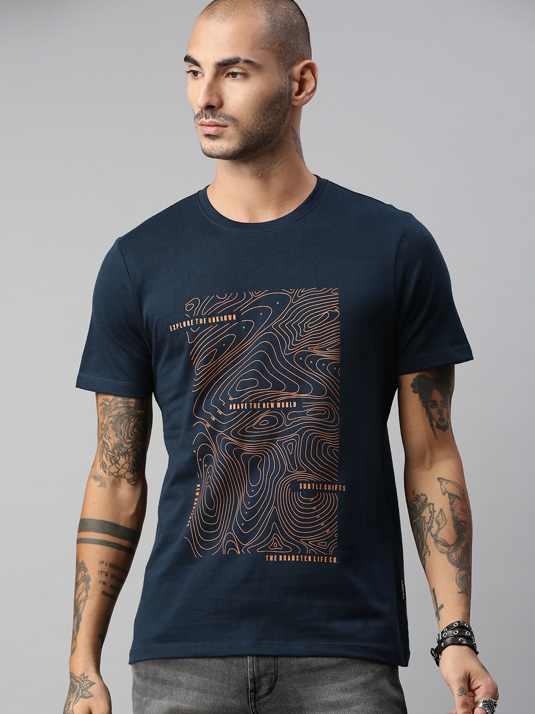 

The Roadster Lifestyle Co Men Navy Blue Orange Printed Pure Cotton T-shirt