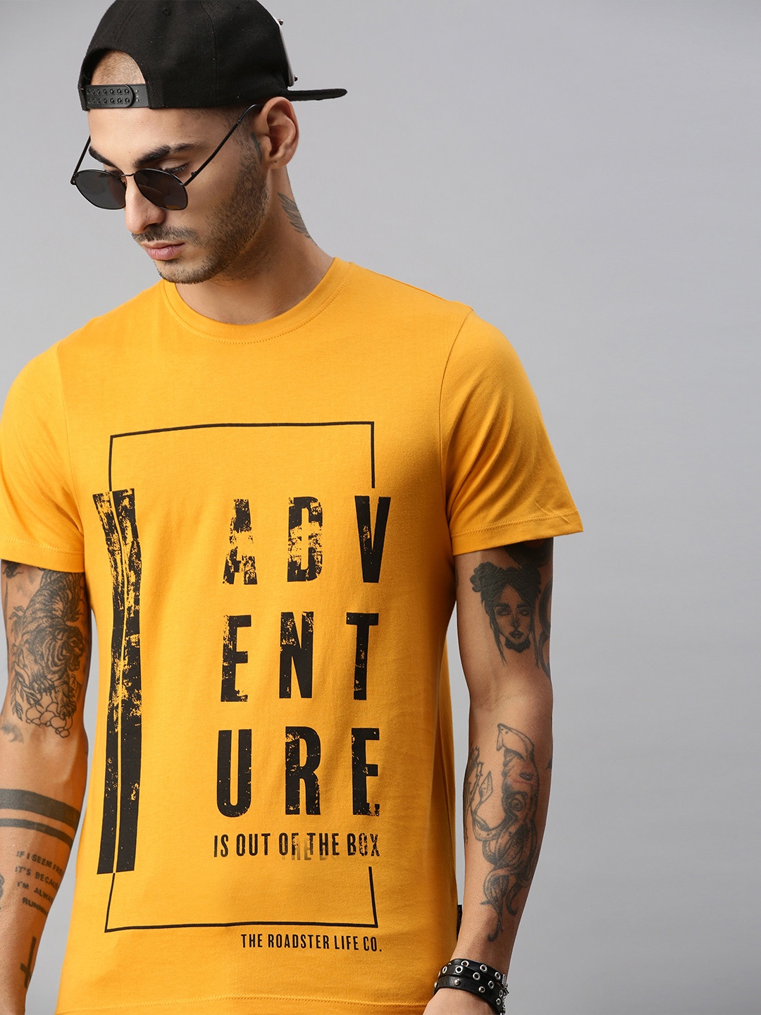 

The Roadster Lifestyle Co Men Yellow Black Printed Pure Cotton T-shirt