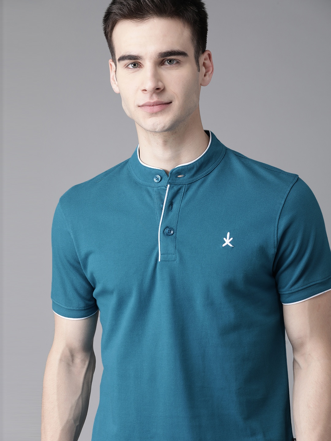 

The Roadster Lifestyle Co Men Blue Pure Cotton Solid Henley Neck T-shirt