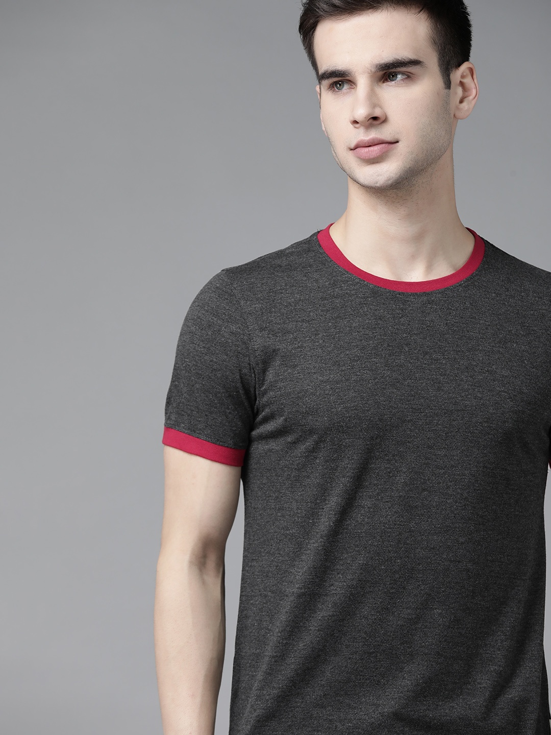 

The Roadster Lifestyle Co Men Charcoal Grey Solid Pure Cotton T-shirt