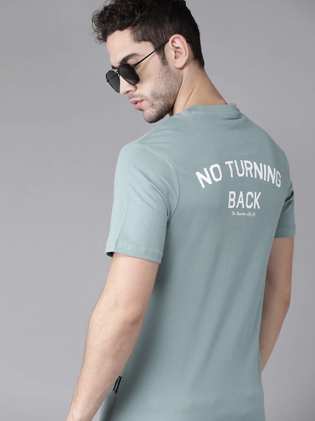 

The Roadster Lifestyle Co Men Green White Printed Back Round Neck Pure Cotton T-shirt