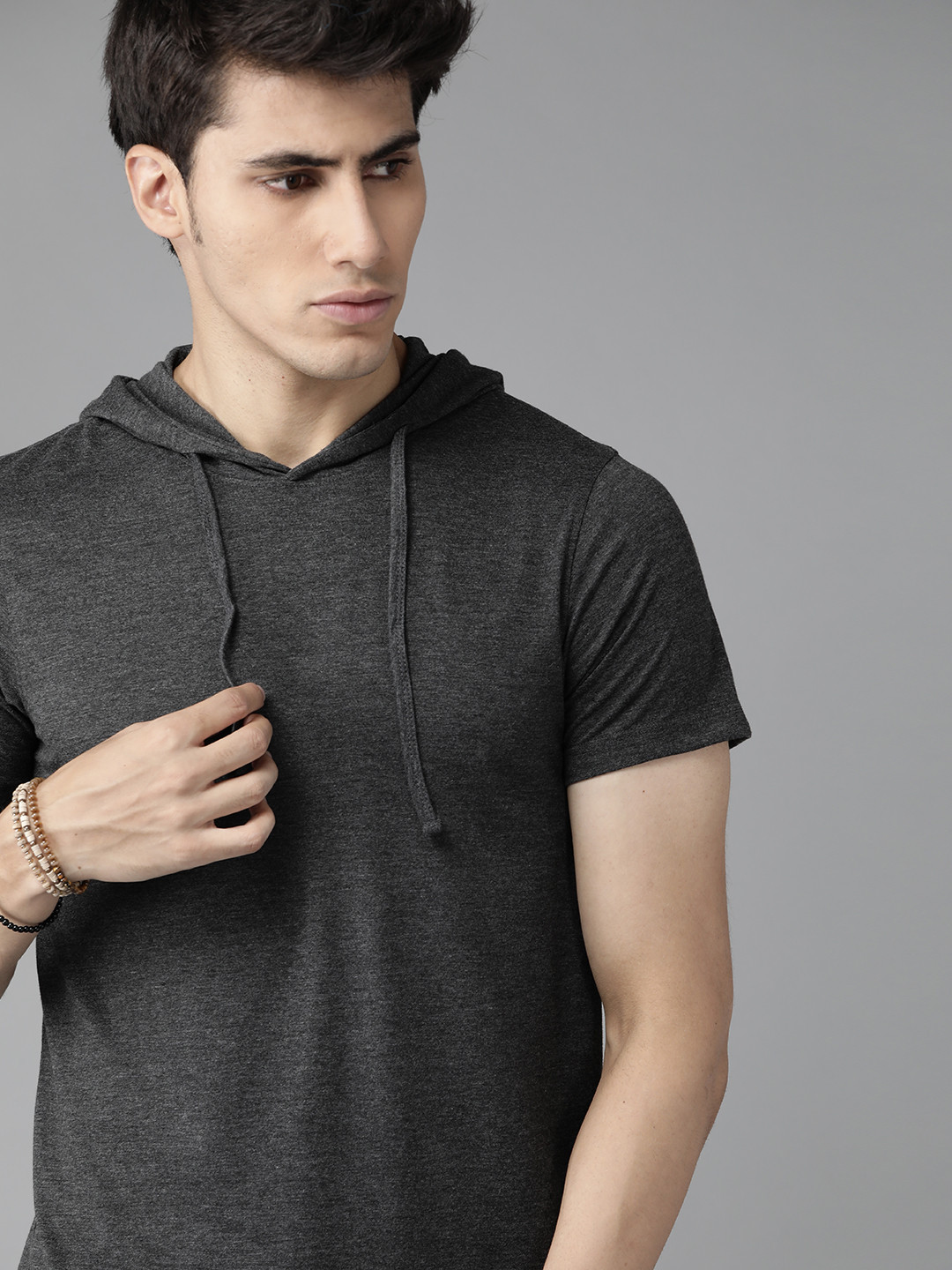 

The Roadster Lifestyle Co Men Charcoal Grey Pure Cotton Solid Hooded Pure Cotton T-shirt