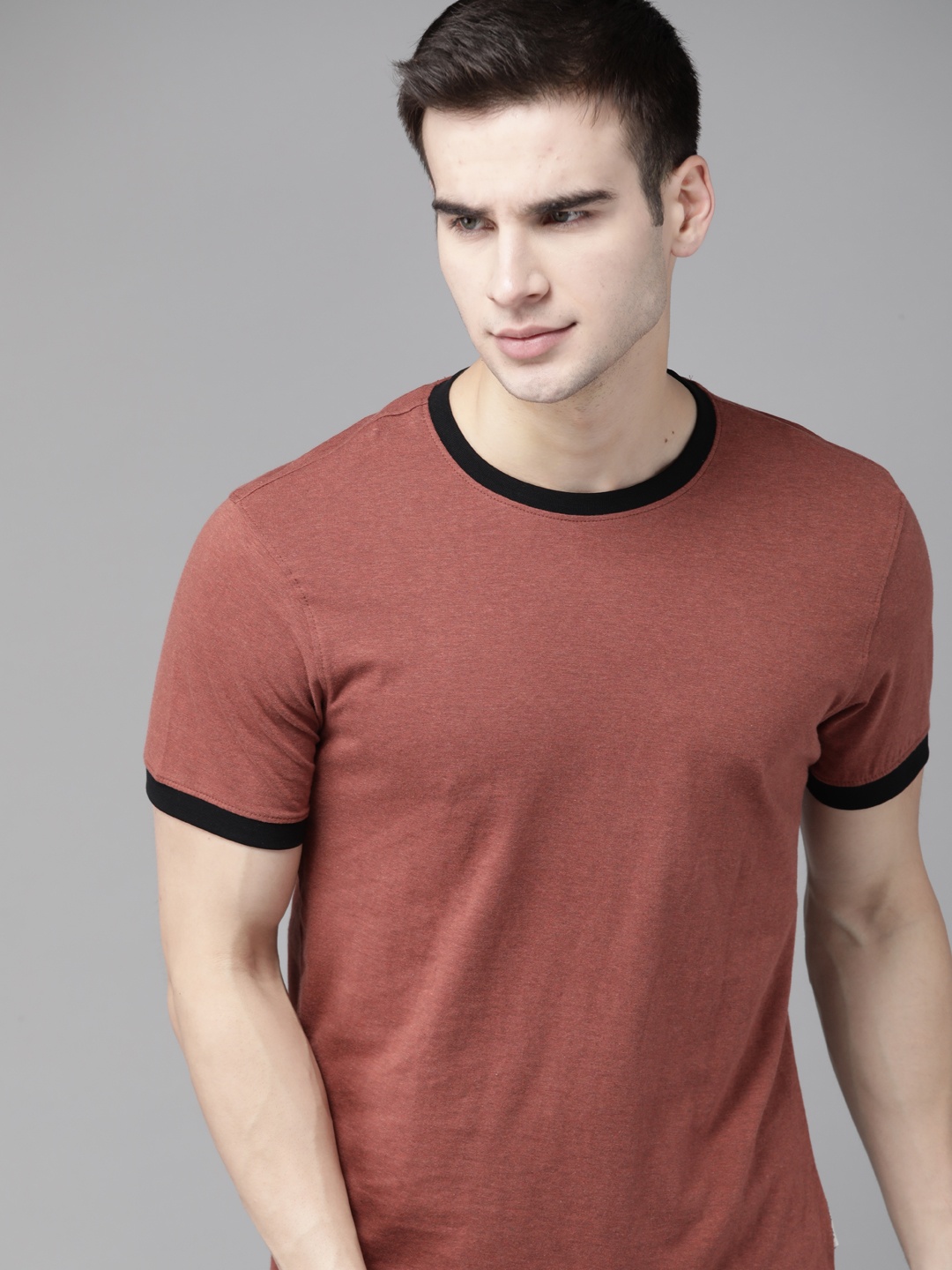 

The Roadster Lifestyle Co Men Rust Brown Pure Cotton Solid Round Neck T-shirt