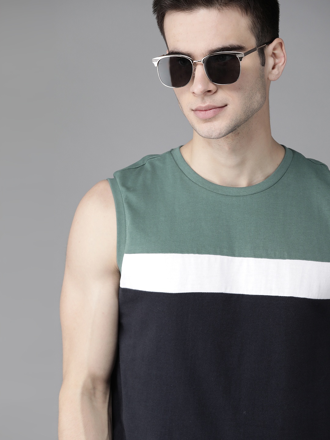 

The Roadster Lifestyle Co Men Navy Blue & Sea Green Colourblocked Round Neck T-shirt