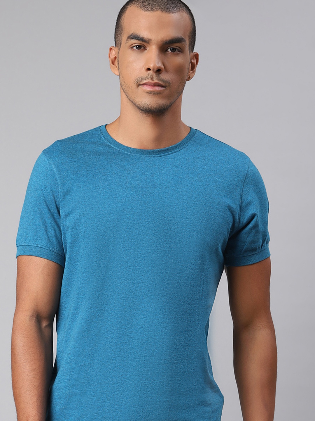 

The Roadster Lifestyle Co Men Blue Pure Cotton Solid Round Neck T-shirt