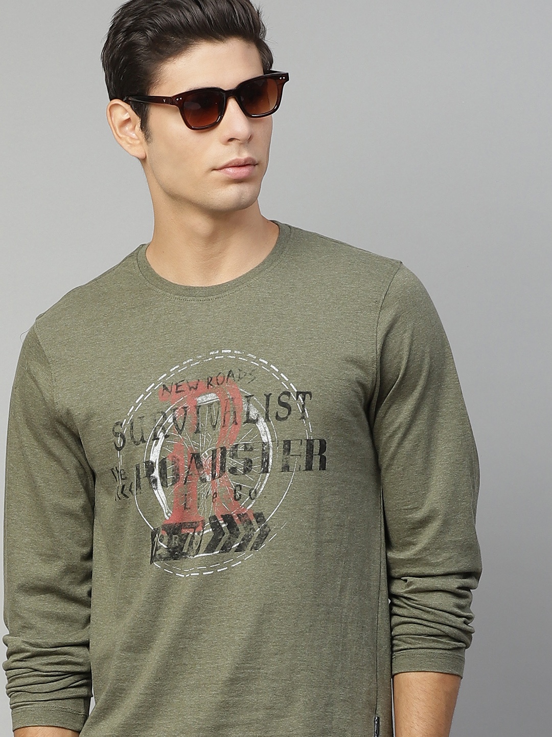 

The Roadster Lifestyle Co Men Olive Green Cotton Typography Printed Pure Cotton T-shirt