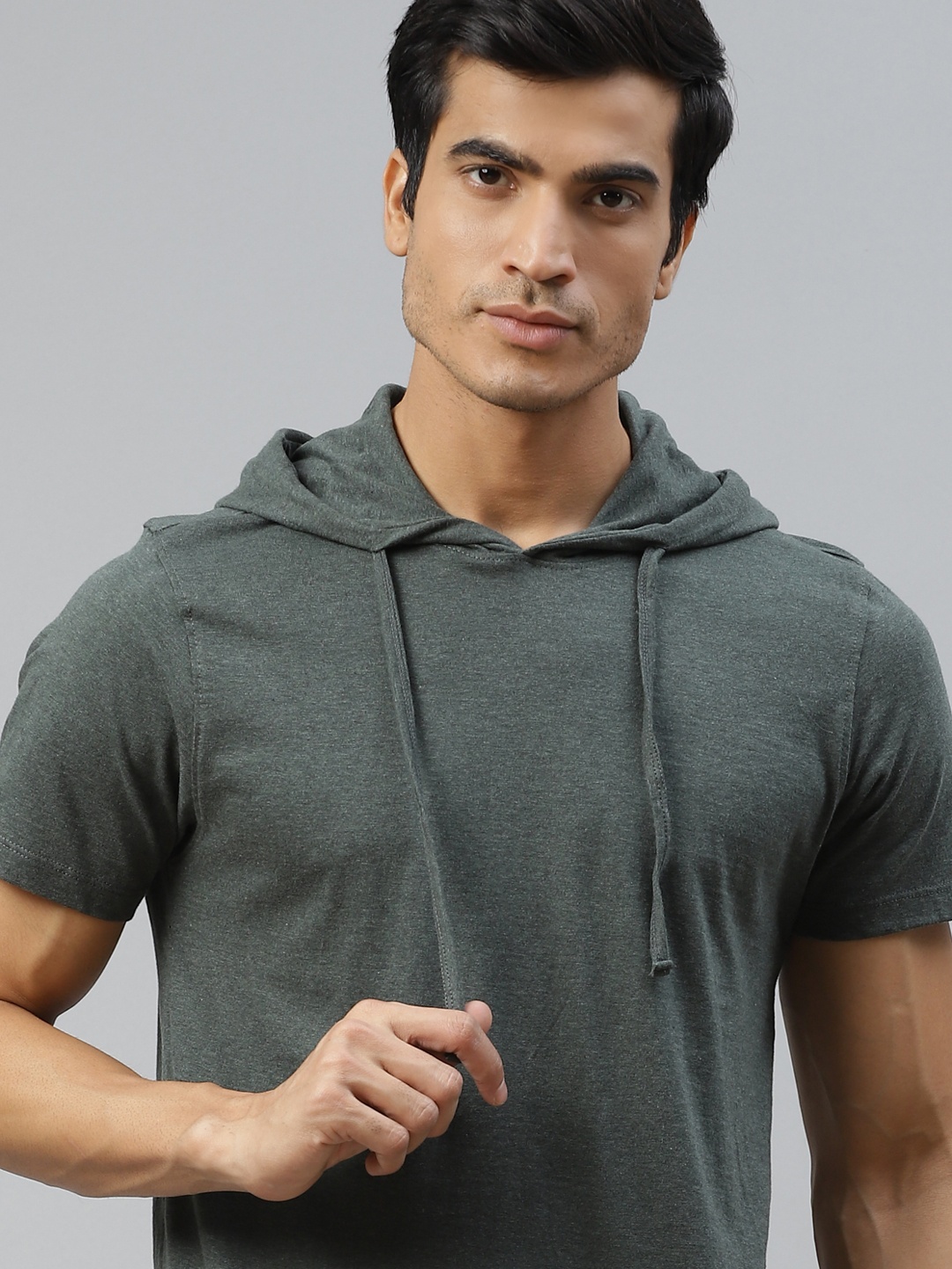 

The Roadster Lifestyle Co Men Charcoal Grey Solid Pure Cotton T-shirt