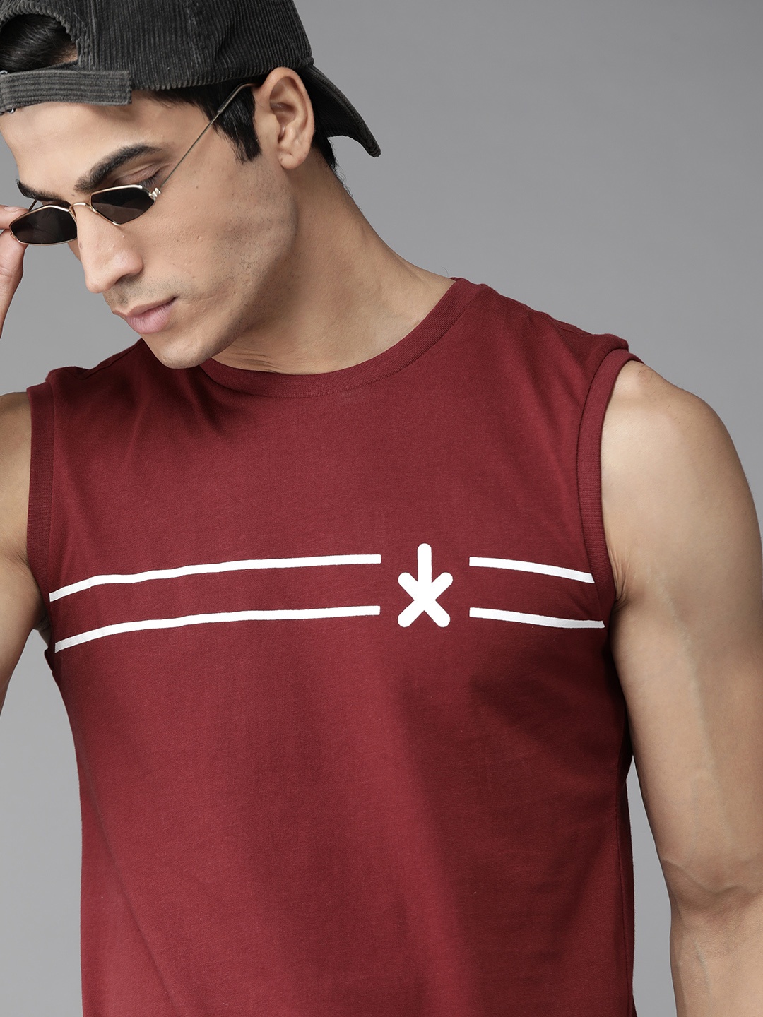 

The Roadster Lifestyle Co Men Maroon & White Pure Cotton Striped Round Neck T-shirt