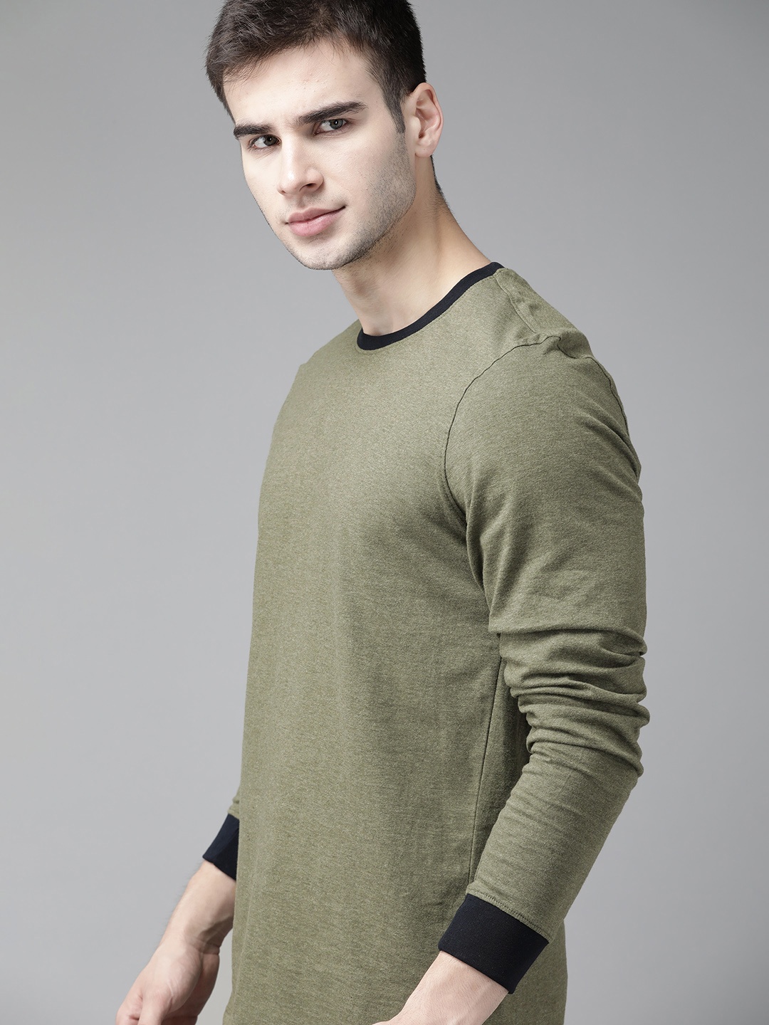 

The Roadster Lifestyle Co Men Olive Green Solid Round Neck Pure Cotton T-shirt