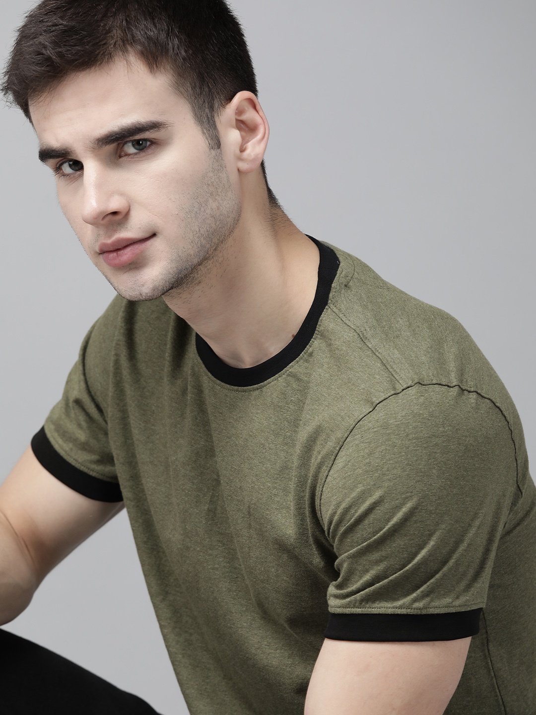 

The Roadster Lifestyle Co Men Olive Green Solid Round Neck Pure Cotton T-shirt