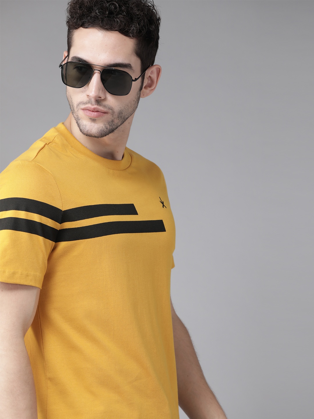

The Roadster Lifestyle Co Men Mustard Yellow Pure Cotton Striped Detail Solid Round Neck Pure Cotton T-shirt