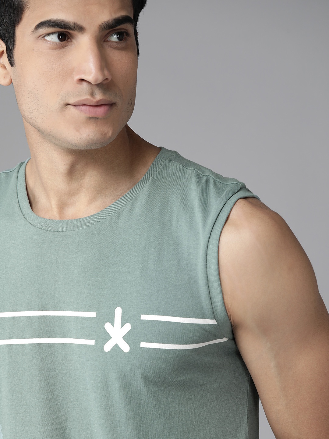 

The Roadster Lifestyle Co Men Sea Green Striped Round Neck T-shirt