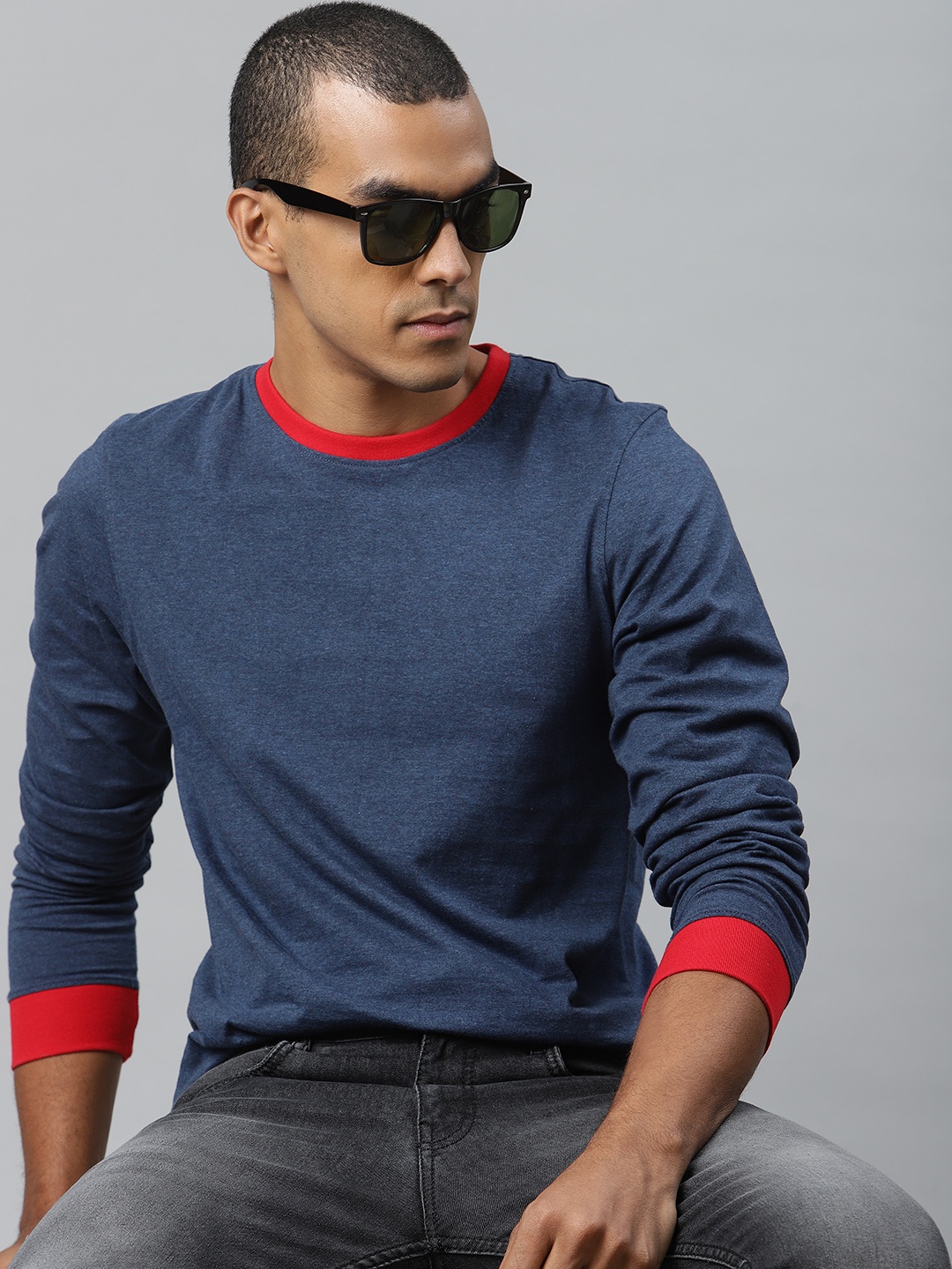 

The Roadster Lifestyle Co Men Navy Blue Solid Round Neck T-shirt