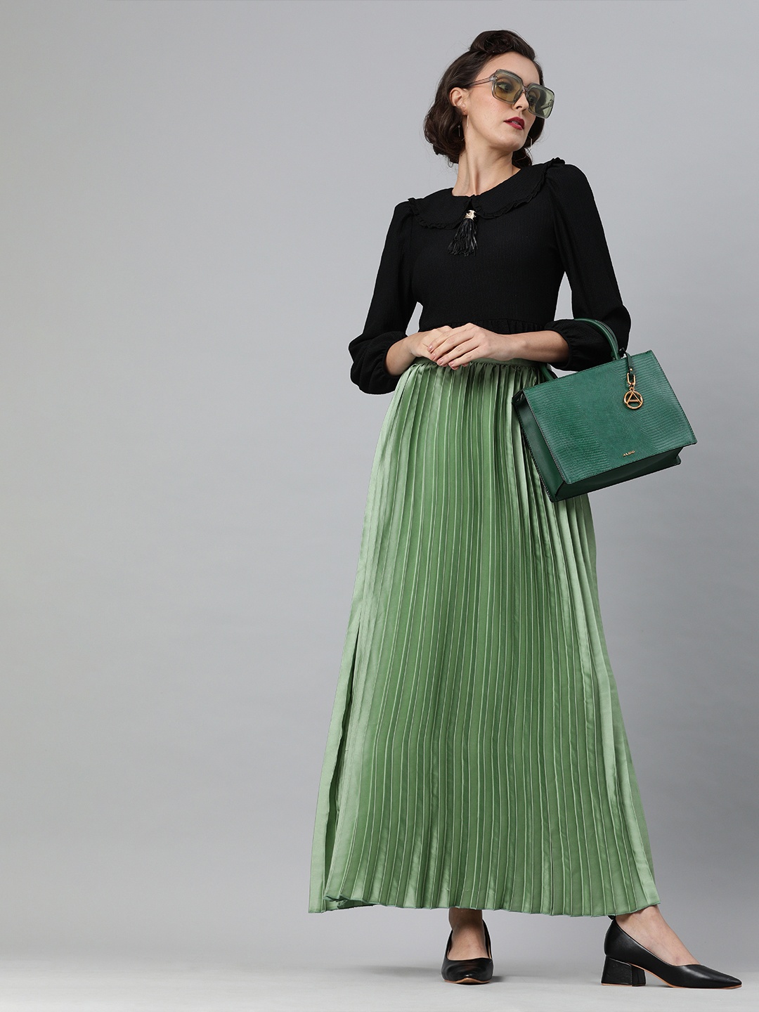 

plusS Women Green Solid Accordion Pleated Maxi Flared Skirt with Sheen effect