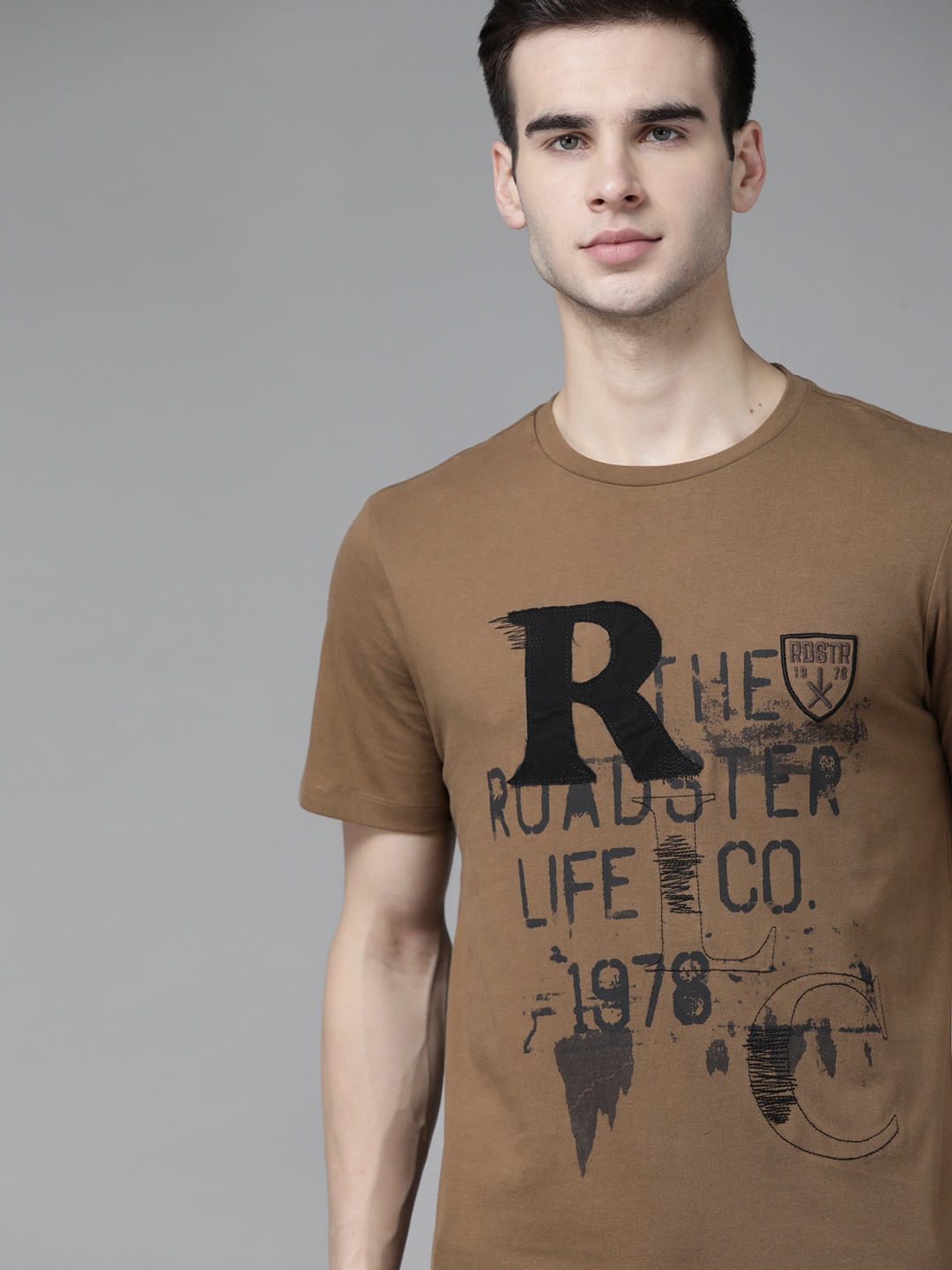 

The Roadster Lifestyle Co Men Brown Brand Logo Printed Pure Cotton T-shirt