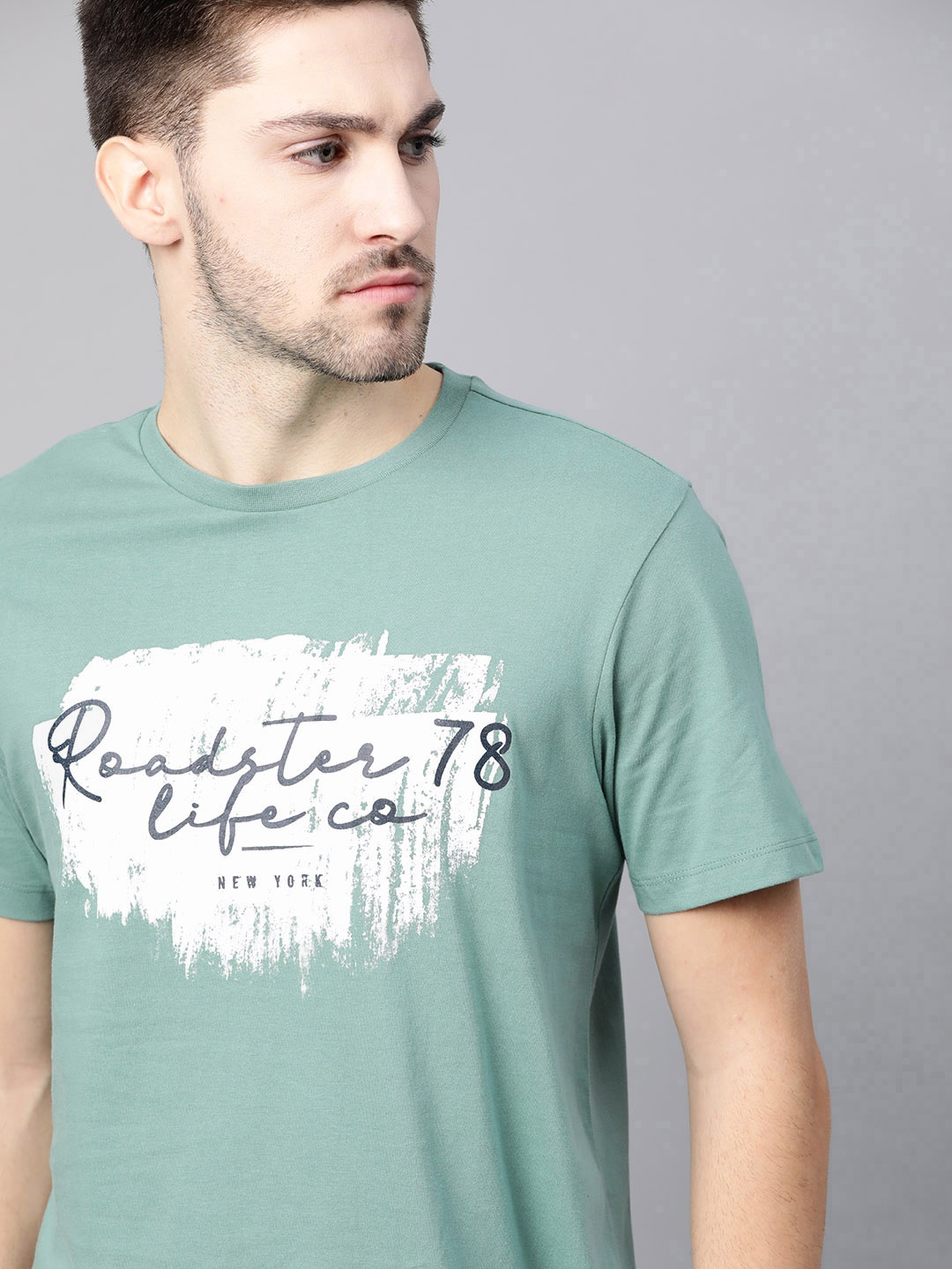 

The Roadster Lifestyle Co Men Green Brand Logo Cotton Printed Pure Cotton T-shirt