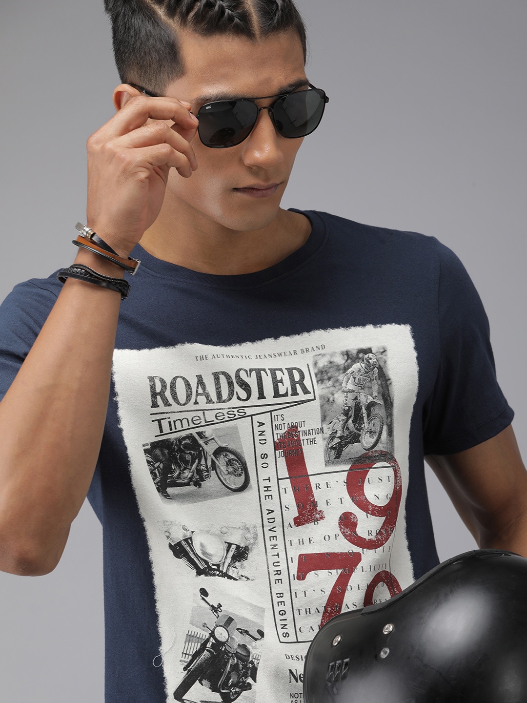 

The Roadster Lifestyle Co Men Navy Blue Typography Printed T-shirt