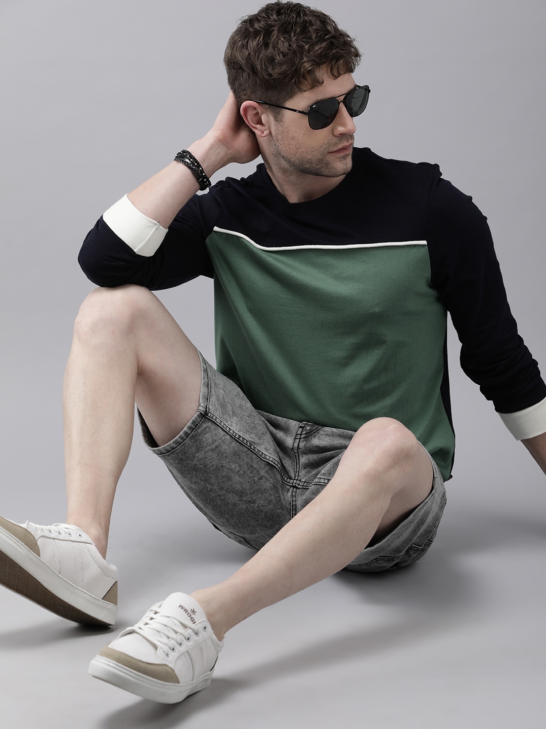 

The Roadster Lifestyle Co Men Black Green Colourblocked Pure Cotton T-shirt