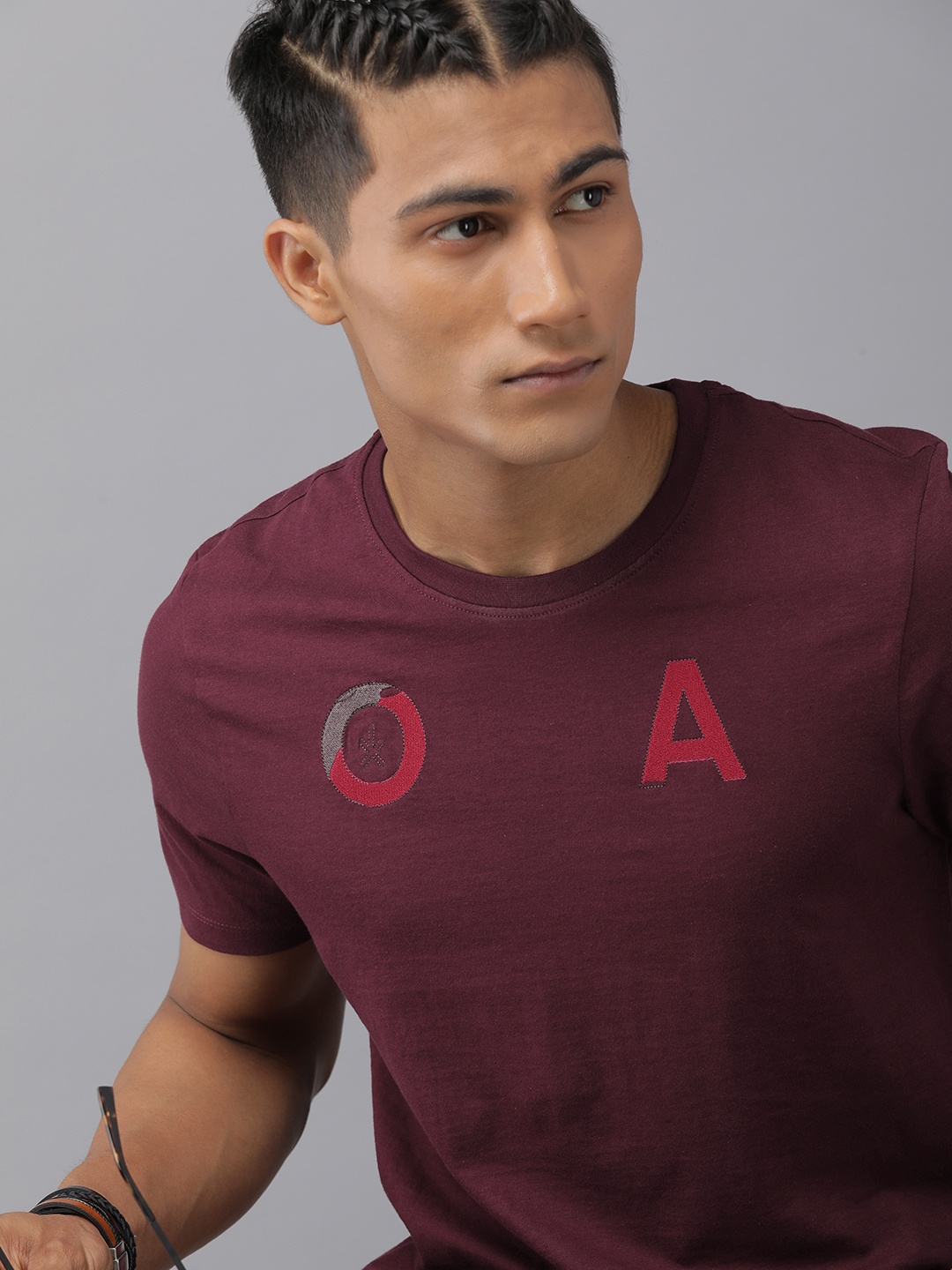 

The Roadster Lifestyle Co Men Burgundy Embroidered T-shirt