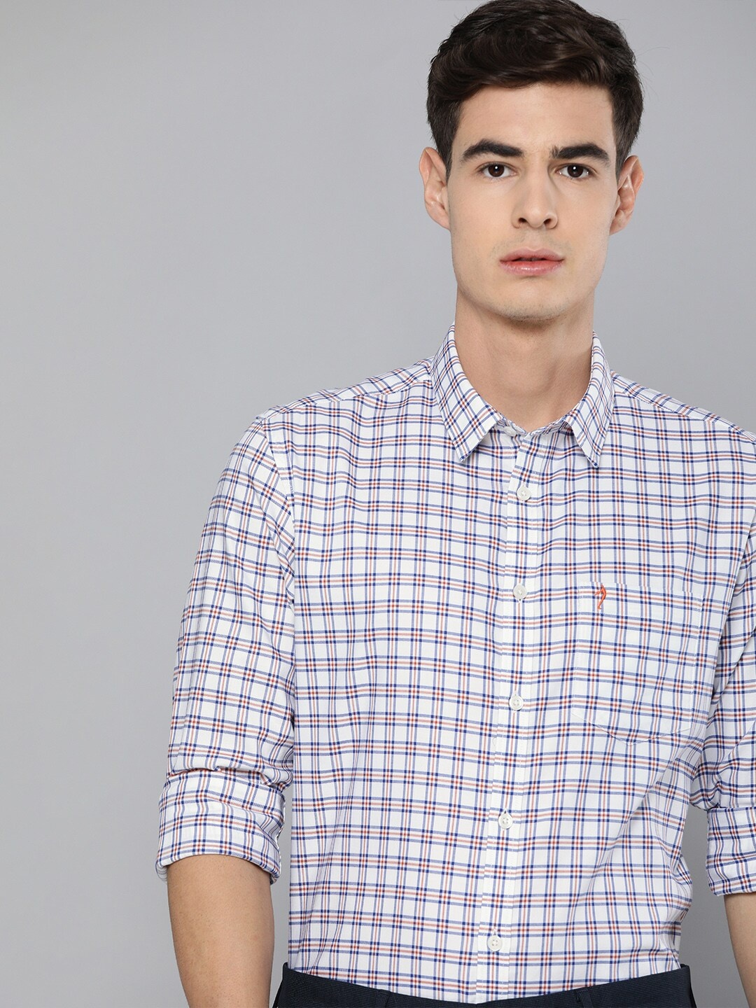 

Indian Terrain Men White & Navy Blue Skinny Fit Checked Casual Shirt