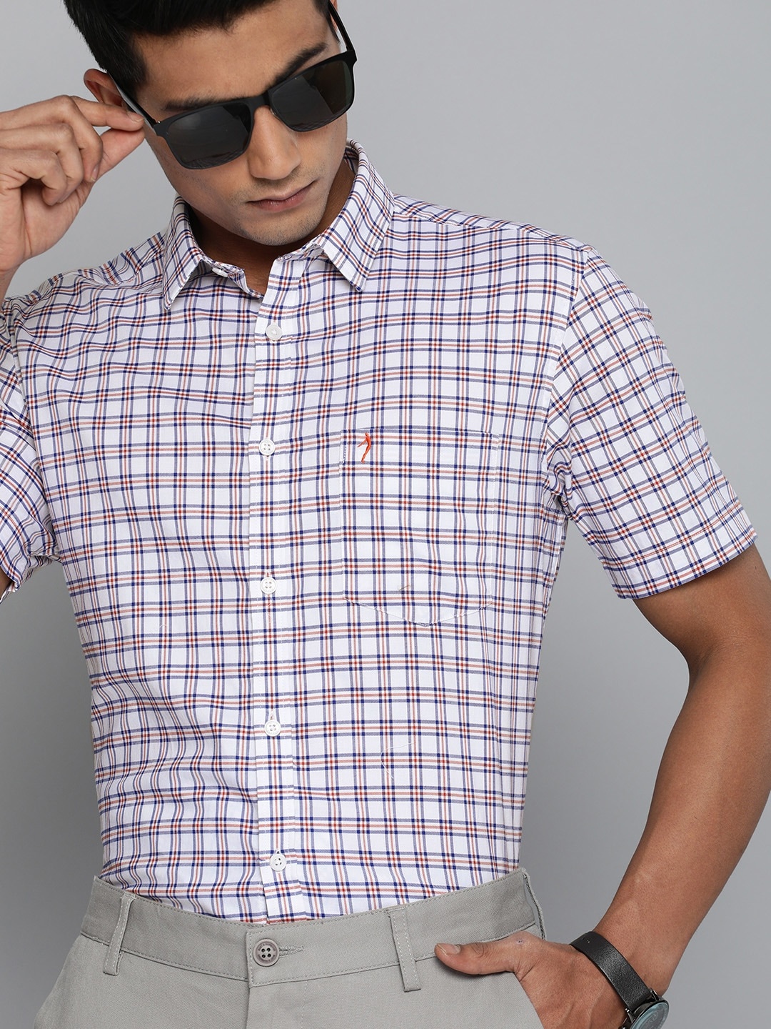 

Indian Terrain Men White & Red Slim Fit Checked Smart Casual Shirt
