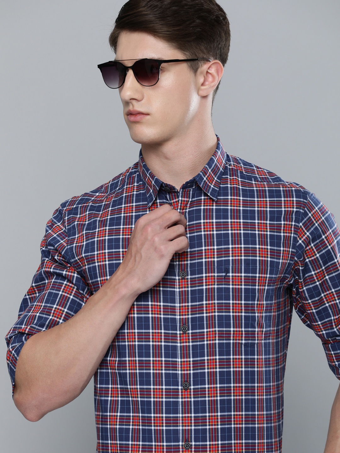 

Indian Terrain Men Blue & Red Slim Fit Checked Smart Casual Shirt