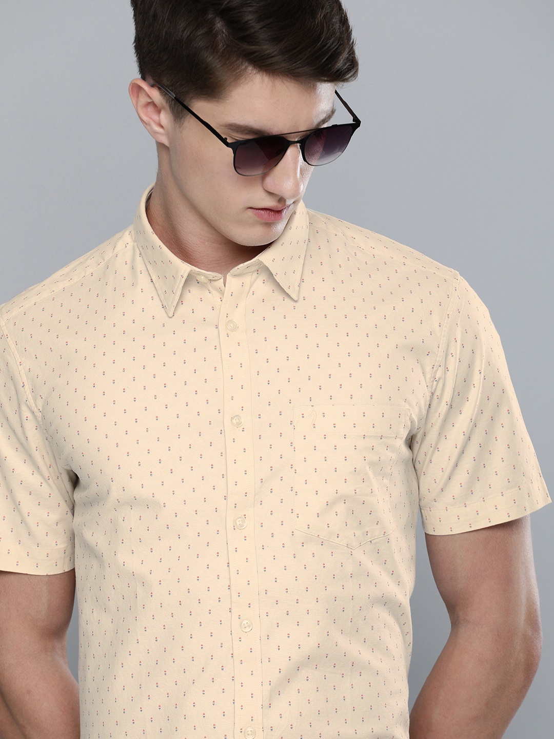 

Indian Terrain Men Beige & Red Slim Fit Printed Cotton Casual Shirt