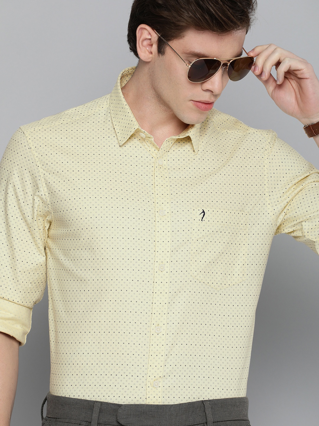 

Indian Terrain Men Yellow & Black Slim Fit Printed Casual Shirt