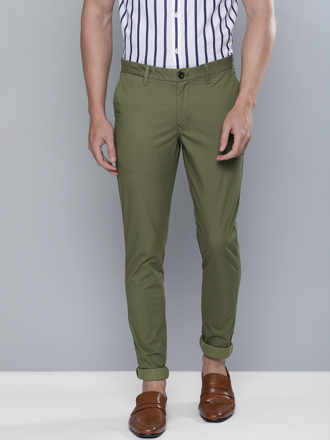 

Indian Terrain Men Olive Green Kruger Fit Self Design Regular Trousers
