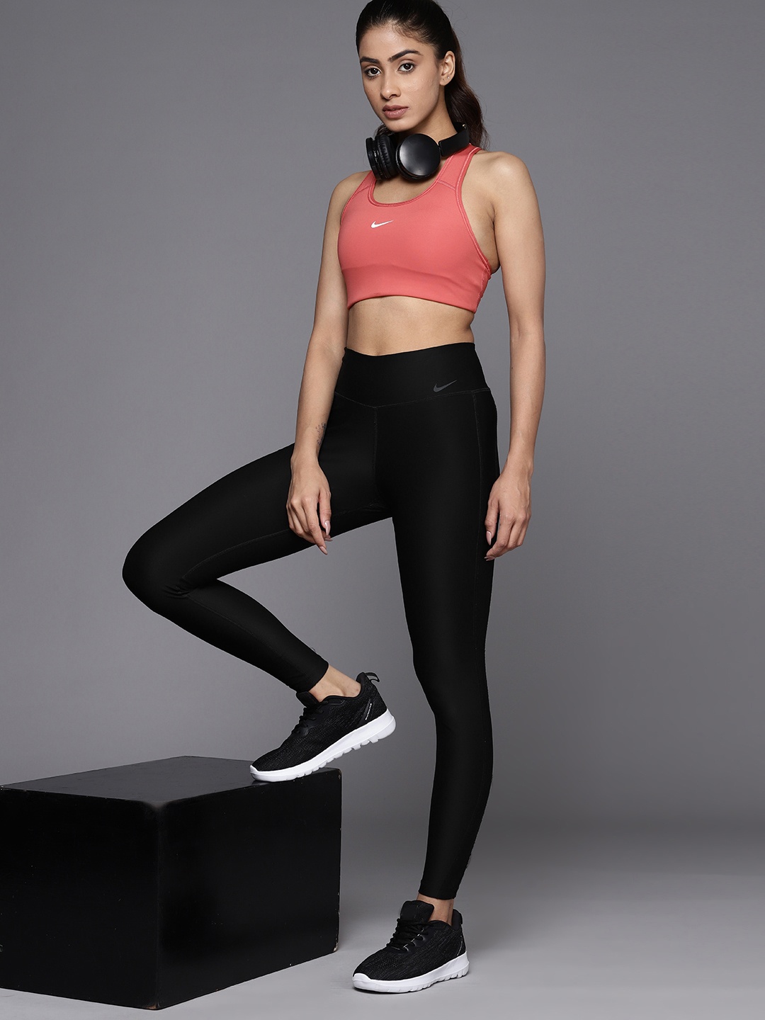 

Nike Women Solid One Dri-Fit MR Tights, Black