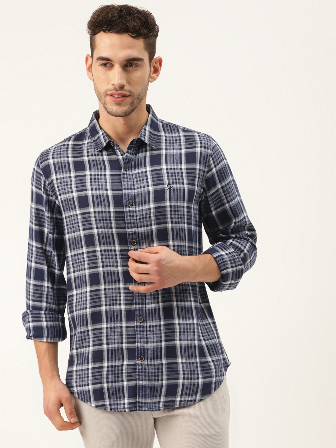 

United Colors of Benetton Men Navy Blue & Off-White Slim Fit Checked Casual Shirt