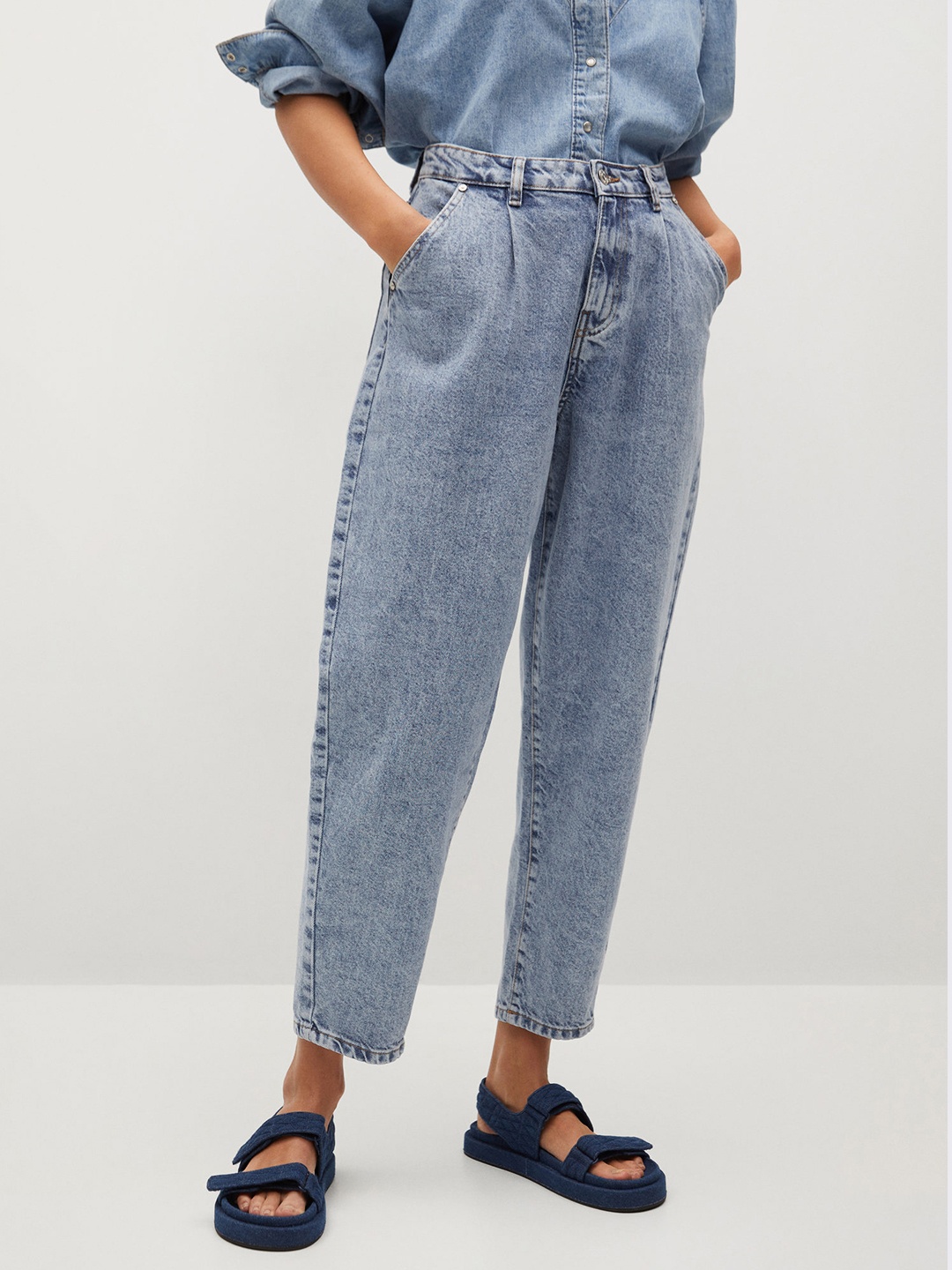 

MANGO Women Blue Sustainable Eco Wash Cotton Regular Fit Mid-Rise Slouchy Cropped Jeans