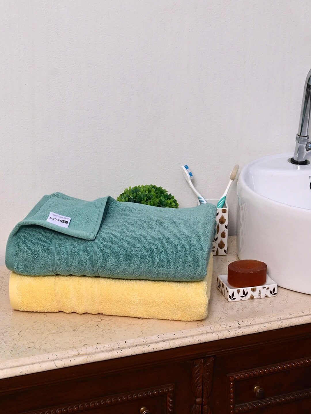 

AVI Living Set Of 2 Solid 550 GSM Cotton Bath Towels, Yellow