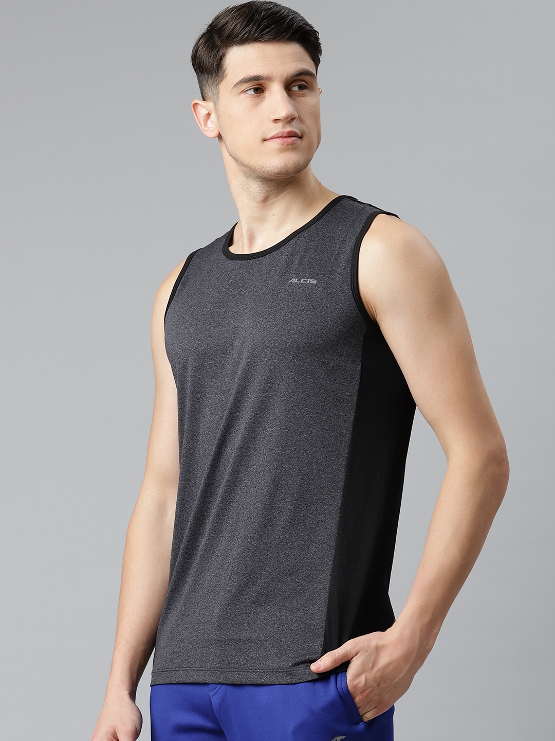 

Alcis Men Charcoal Grey Melange Effect Solid Slim Fit T-shirt
