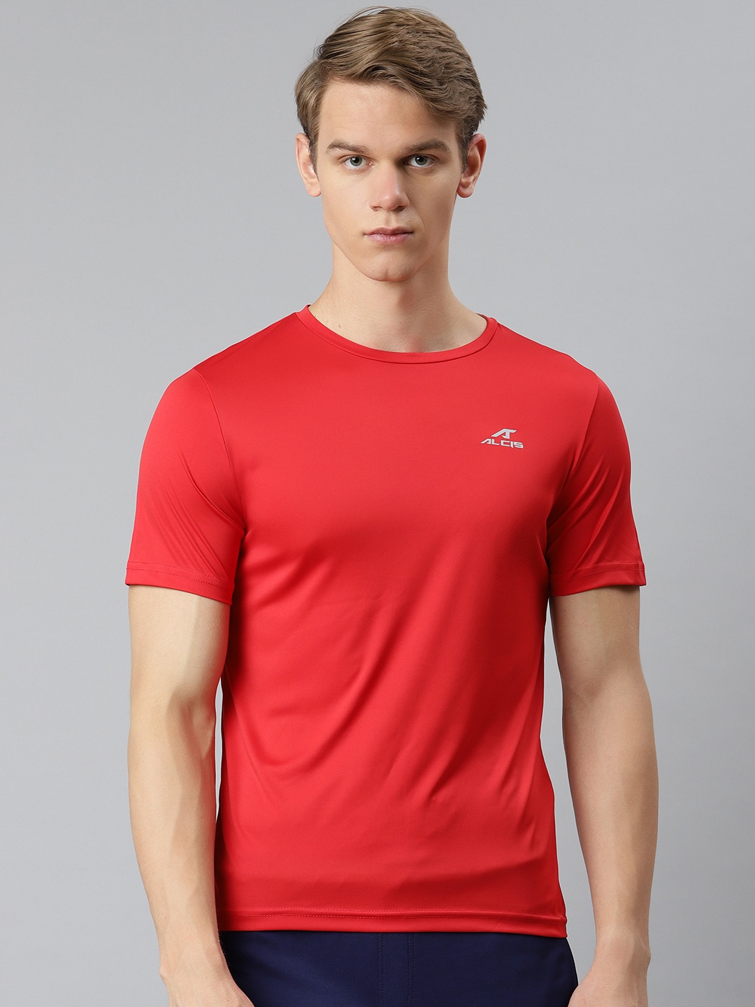 

Alcis Men Red Solid Slim Fit T-shirt