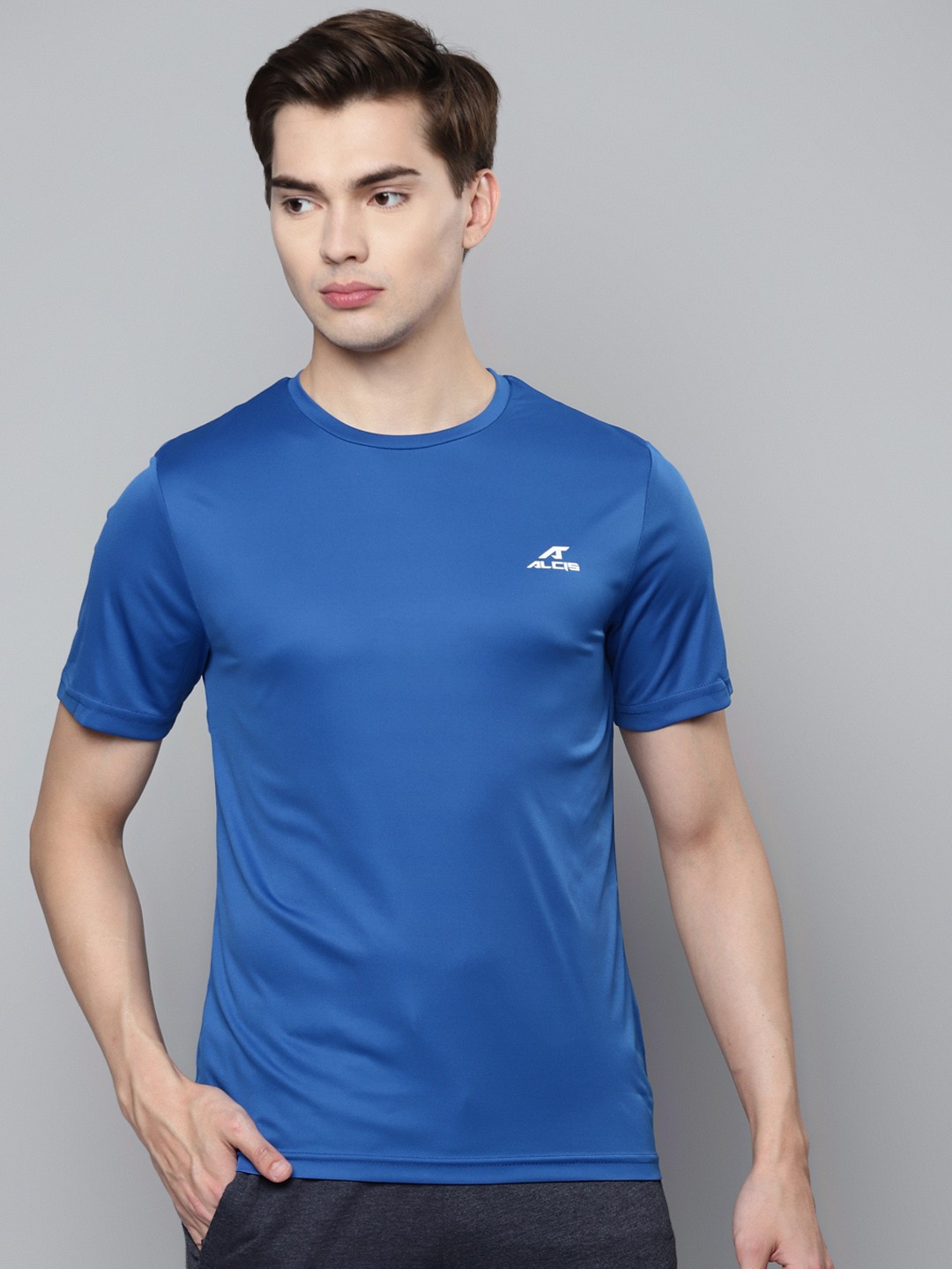 

Alcis Men Blue Solid Slim Fit T-shirt