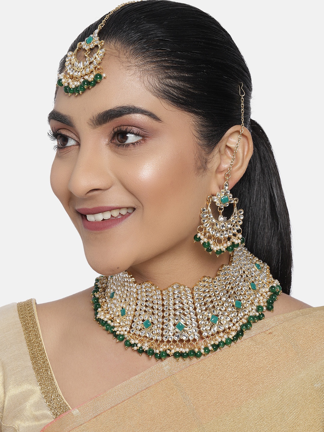 

Zaveri Pearls Green Gold-Plated Kundan Beaded Bridal Jewellery Set