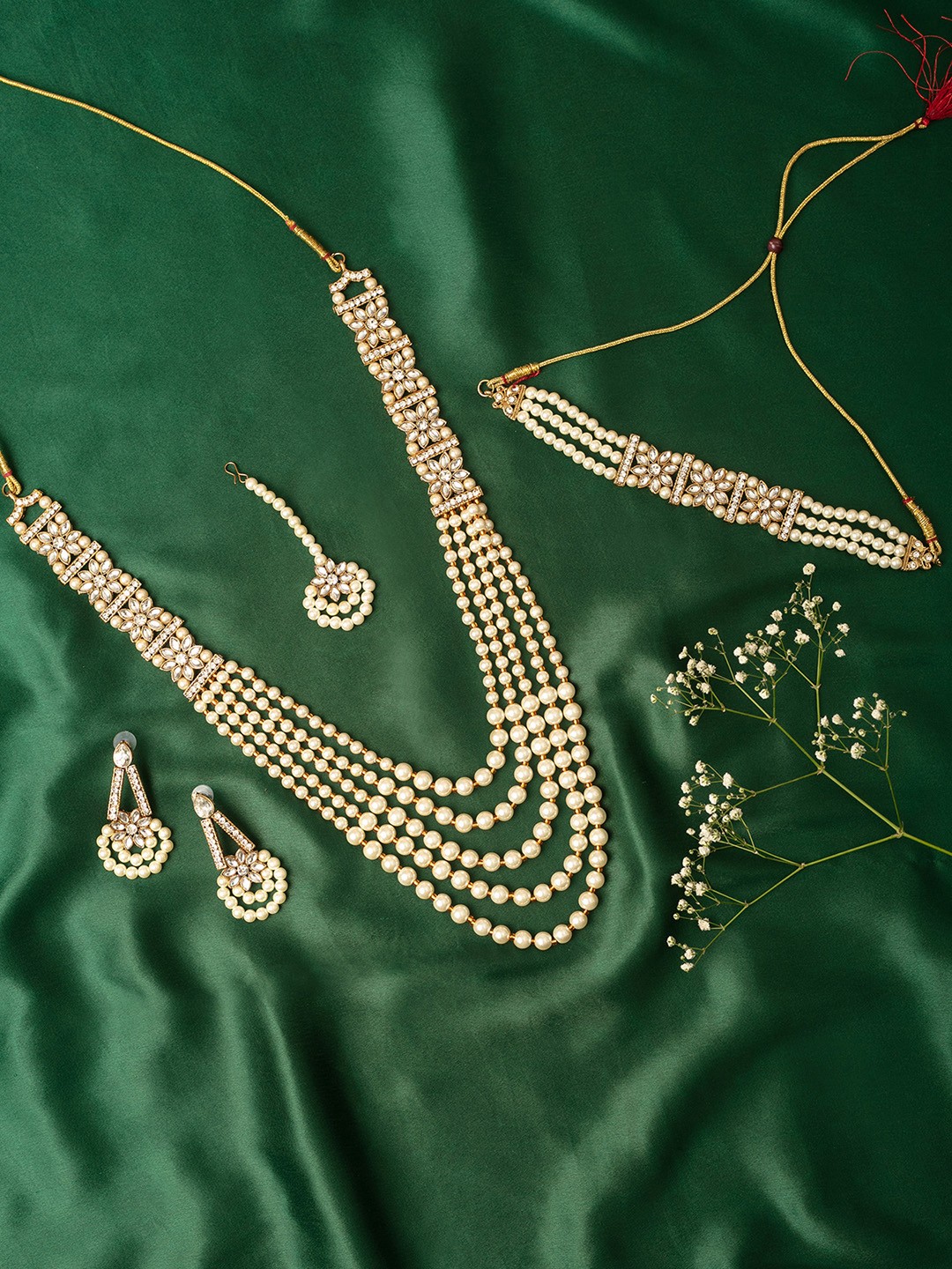 

Zaveri Pearls White Gold-Plated Pearl Studded Jewellery Set