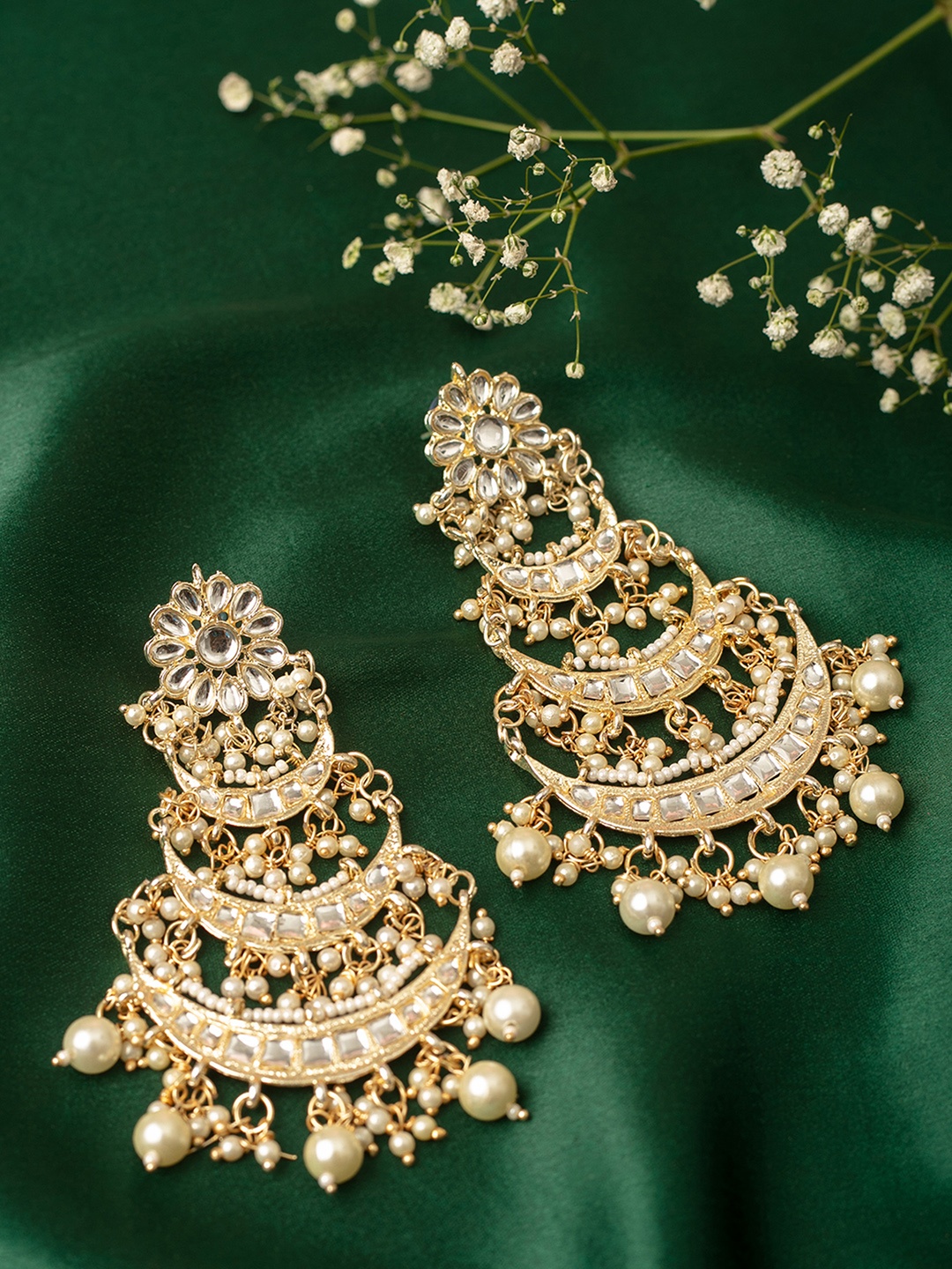 

Zaveri Pearls Gold-Plated White Crescent Shaped Chandbalis