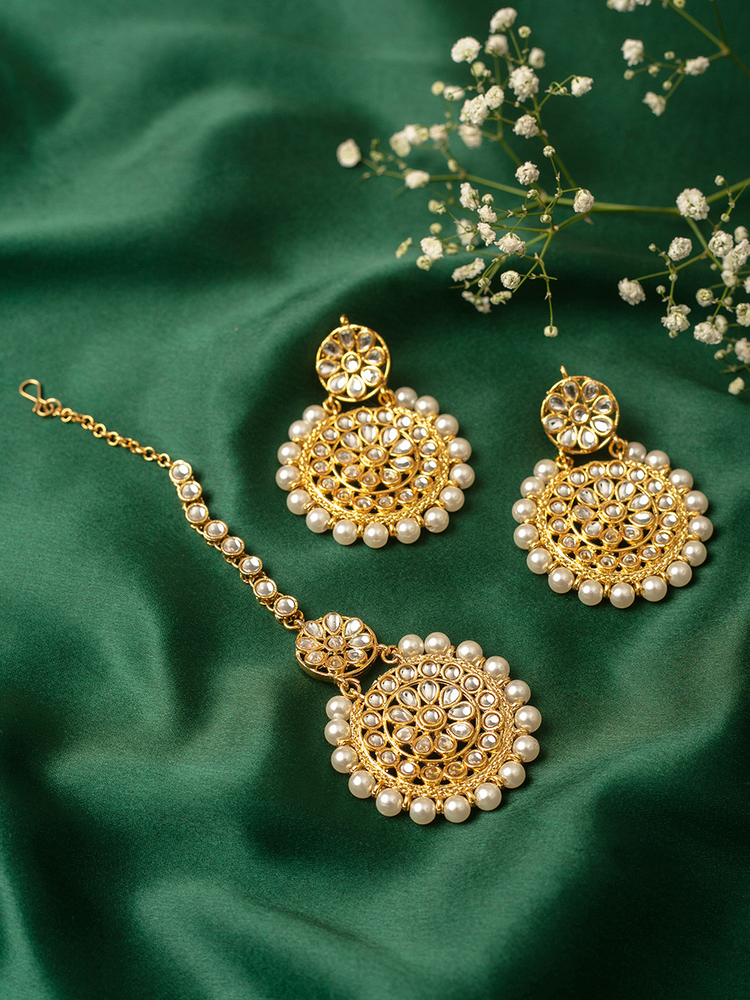 

Zaveri Pearls White Gold-Plated Kundan & Pearl Studded Jewellery Set